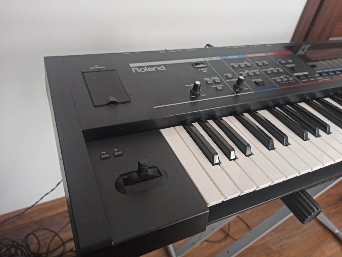 Roland Juno Stage 76
