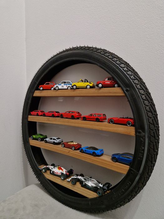 Półka na resoraki autka hot wheels z opony 20"