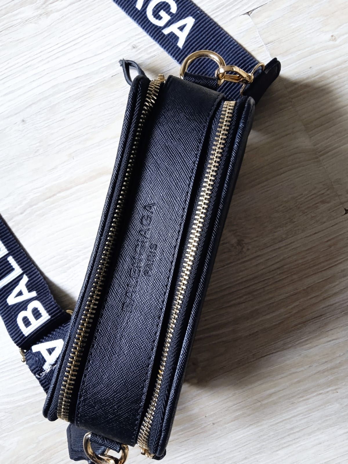 Balenciaga camera cross body torebka