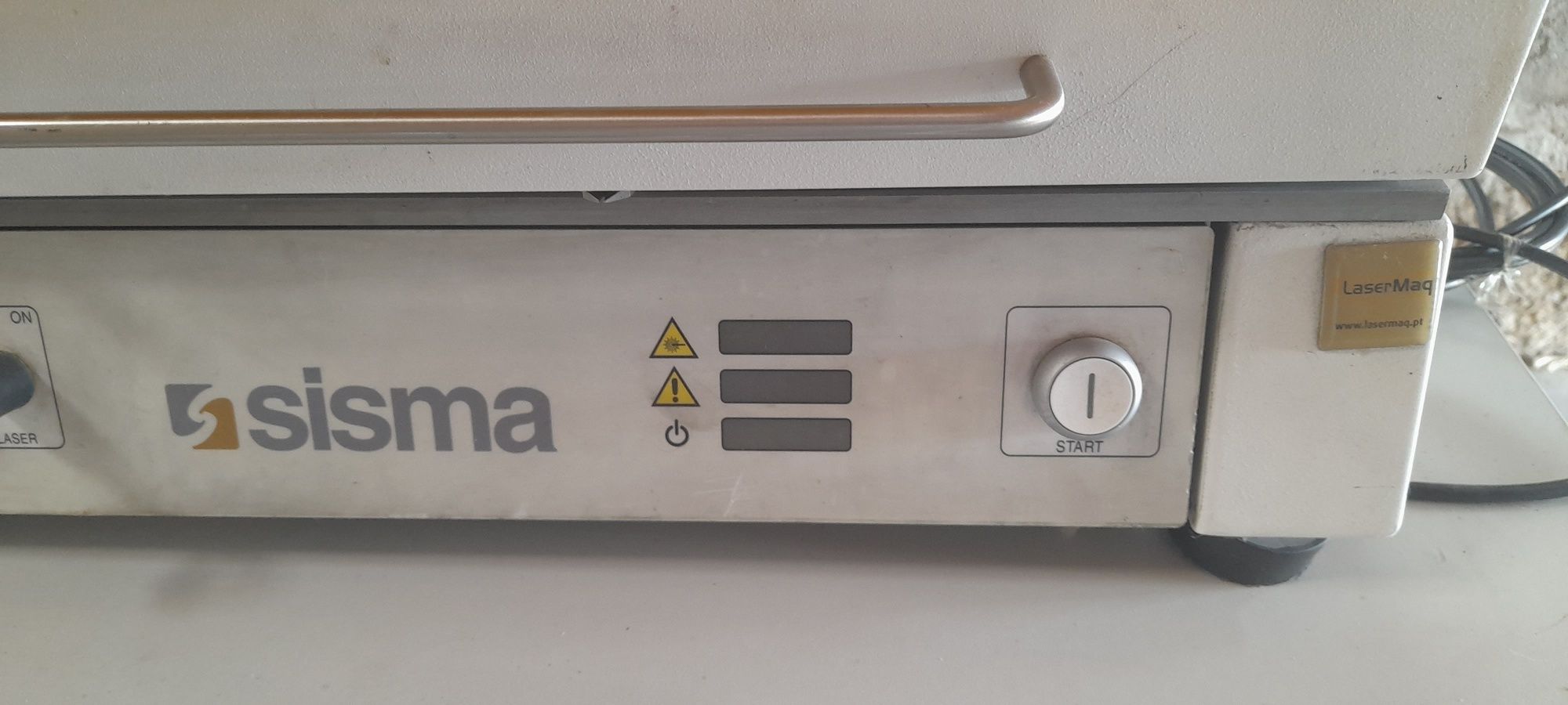 Máquina de corte e gravação laser Sisma