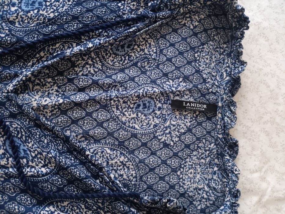 Blusa/tunica Lanidor M
Varios tons de azul e branco
Manga a 3/4 nais l