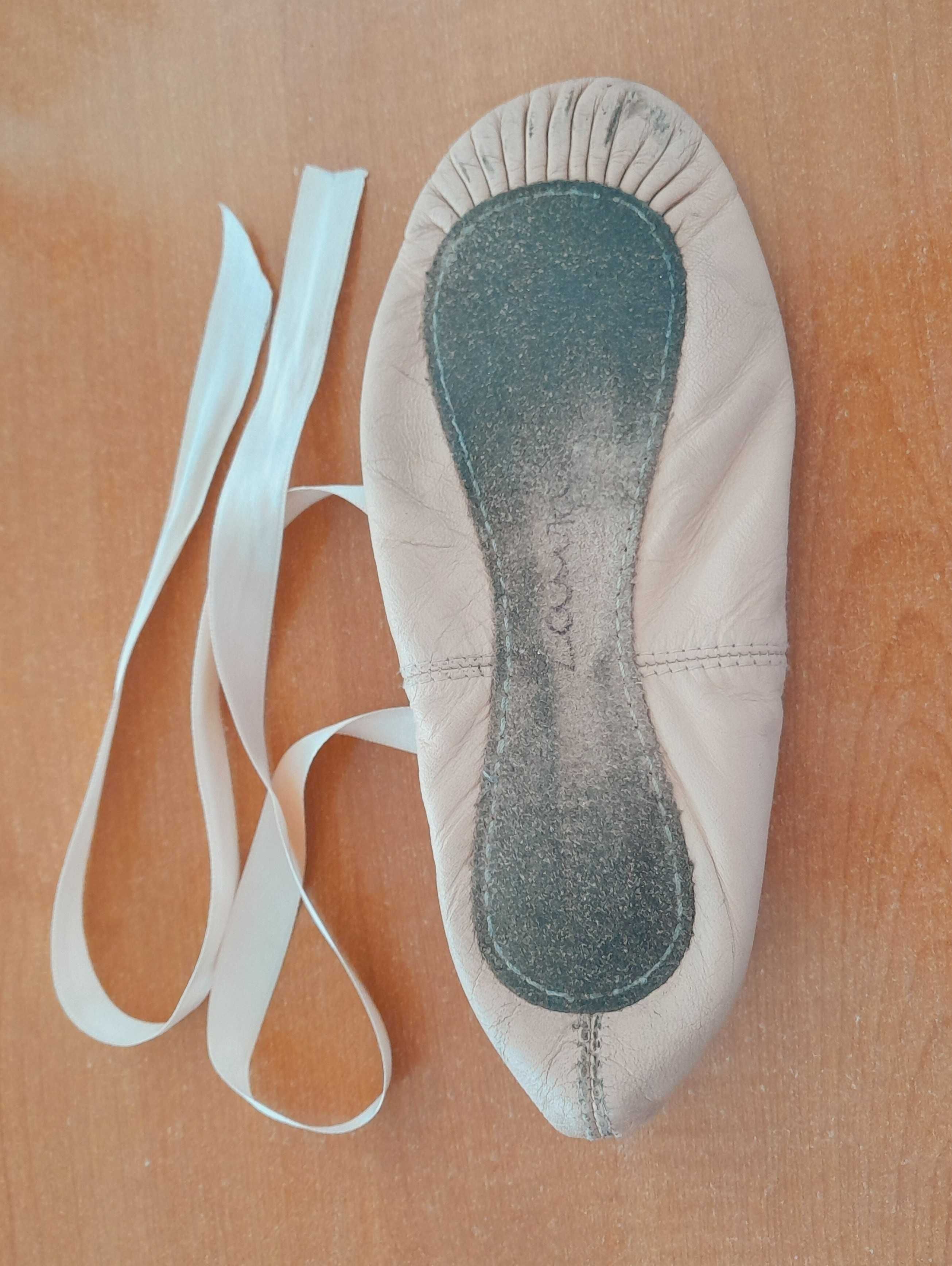 Sapatos de ballet rosa com fitas-  tamanho 3 C (equiv. 32-33)