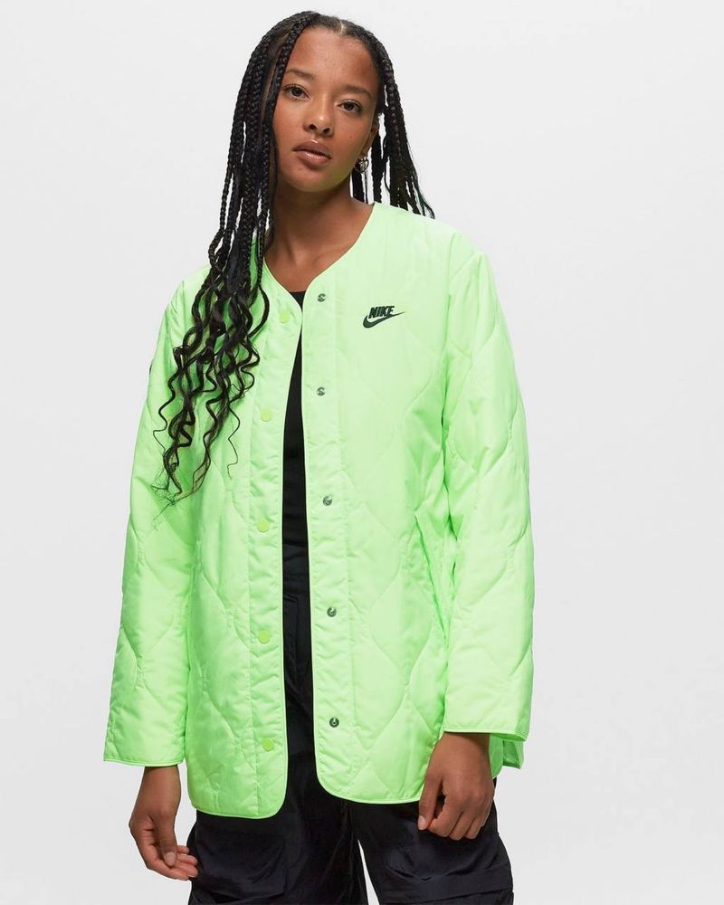 Жіноча демісезонна куртка Nike оригінал з нових колекцій.