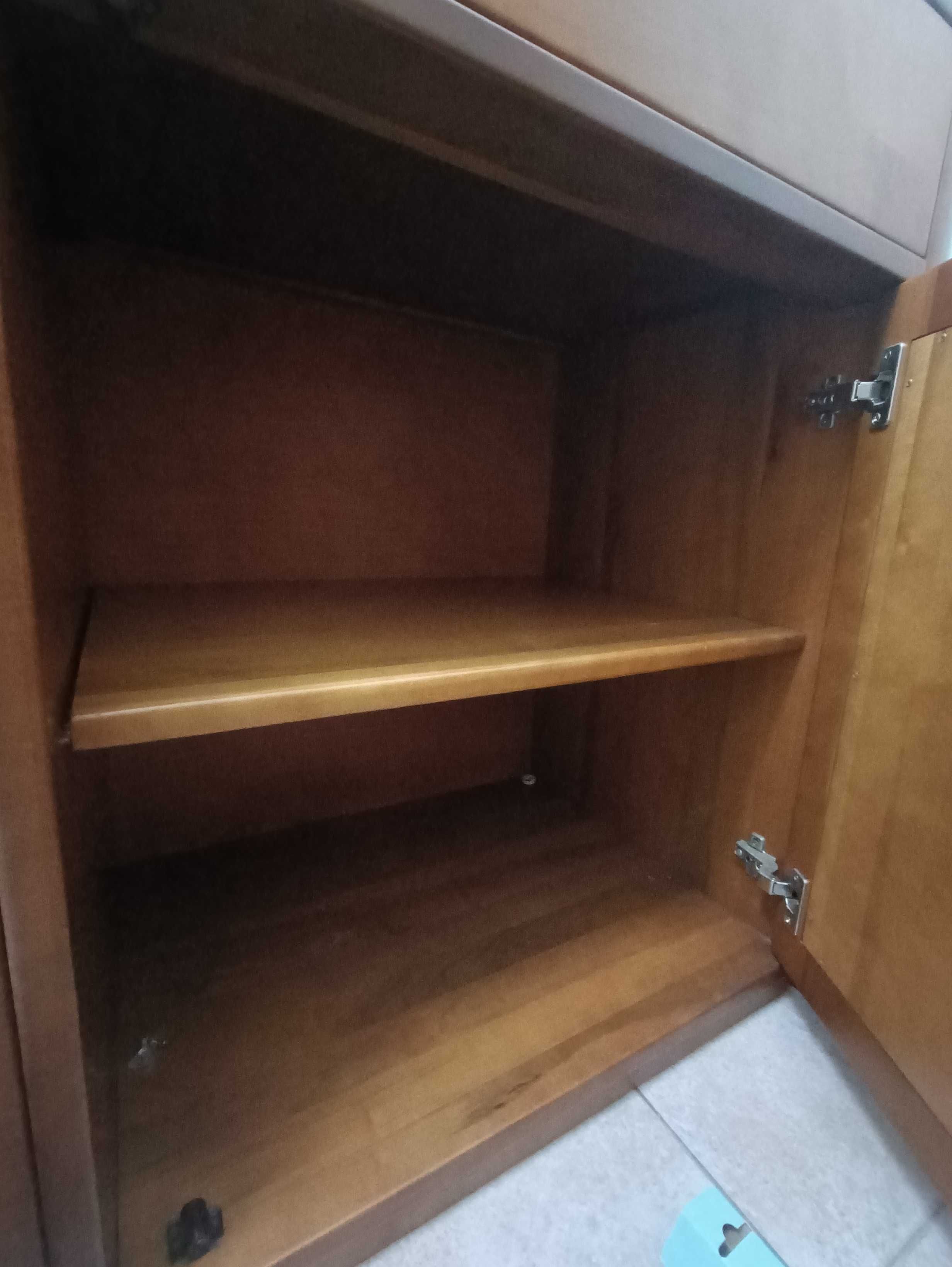 Aparador em madeira com 2 portas e 2 gavetas — 30€ | Porto