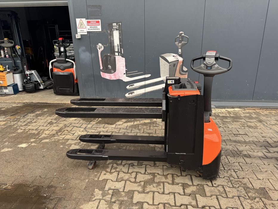 Paleciak elektryczny Toyota BT SWE 080 L 60 cm 800 kg wózek Toyota