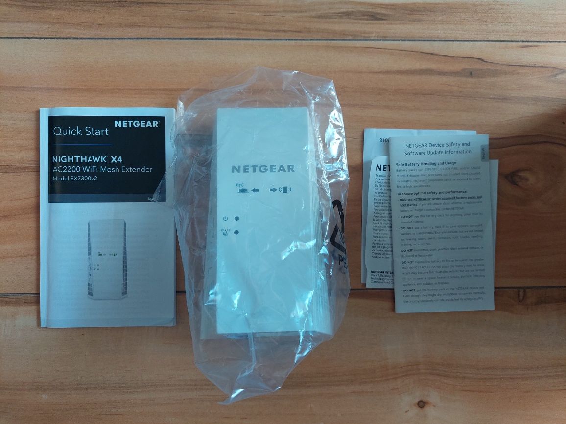 NETGEAR AC2200 WiFi Mesh Extender (EXT300v2)