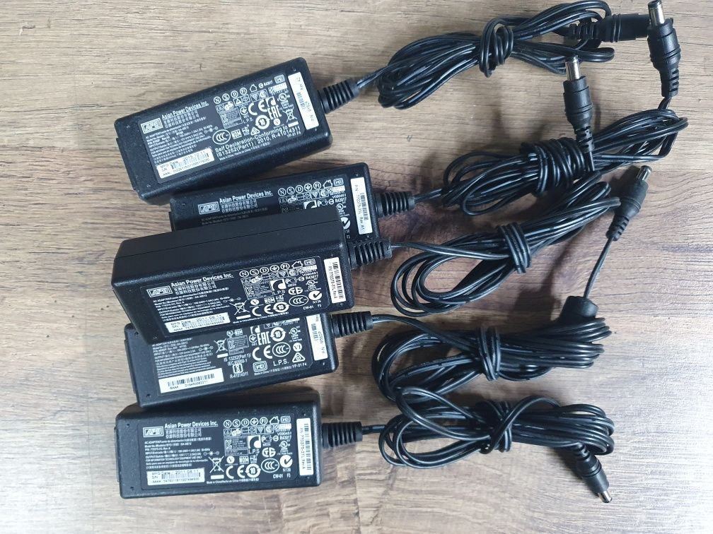 Зарядка зарядное блок питания живлення 12в/2.5а 30w APD оригінал