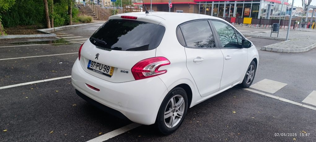 Peugeot 208 1.4 gasóleo 2015