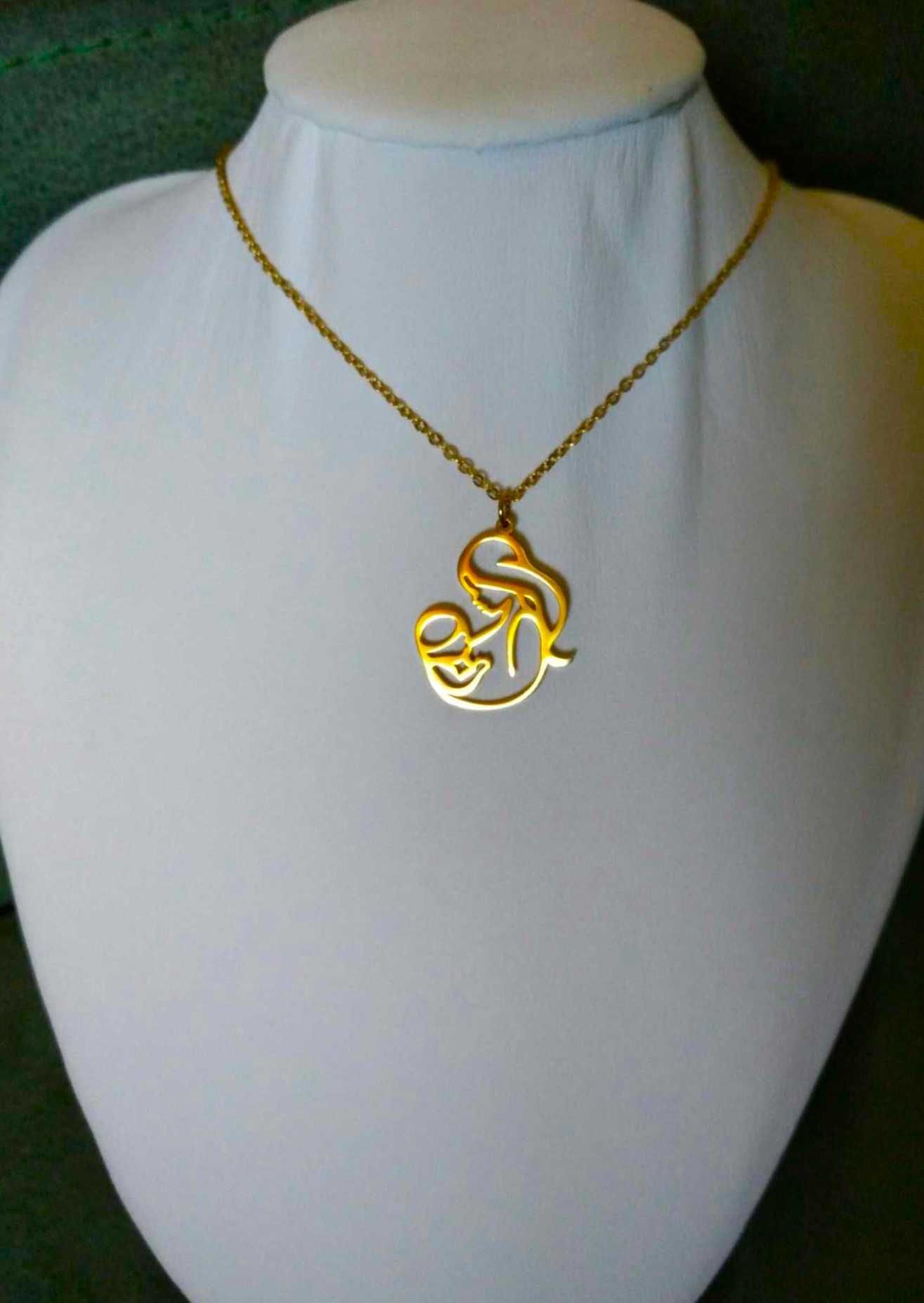 Colar Aço Dourado c/ Contorno de Mãe e Bebe NOVO