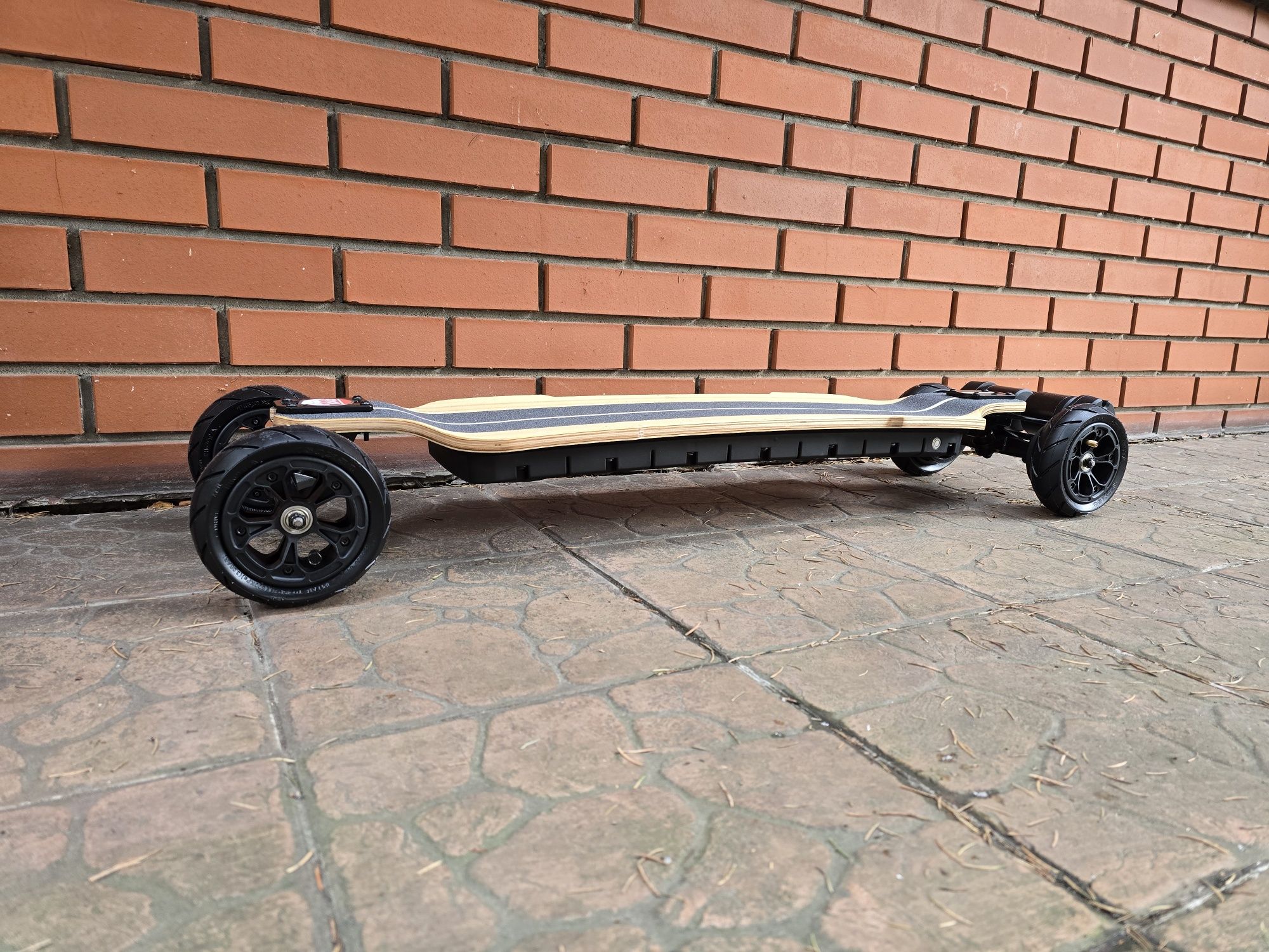 Wynajem i Nauka Jazdy Deskorolkami Elektrycznymi Longboard