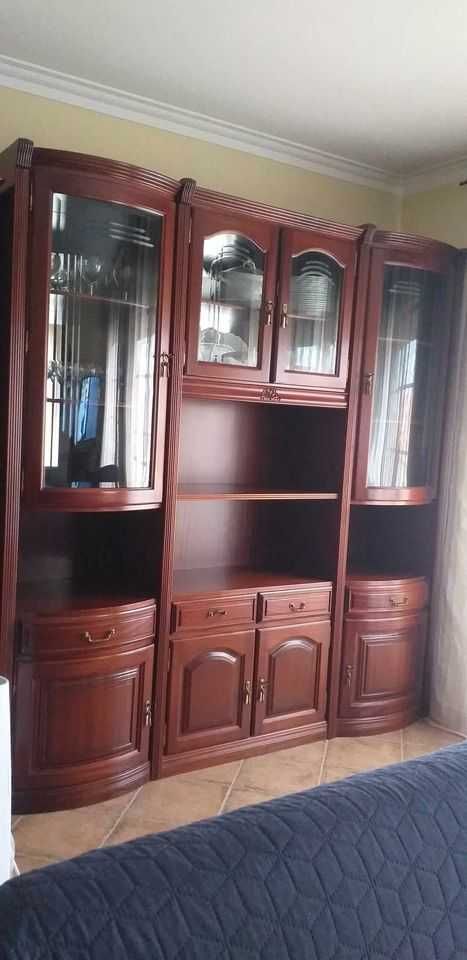 Vendo louceiro de sala em mogno, 300€ motivo, para desocupar