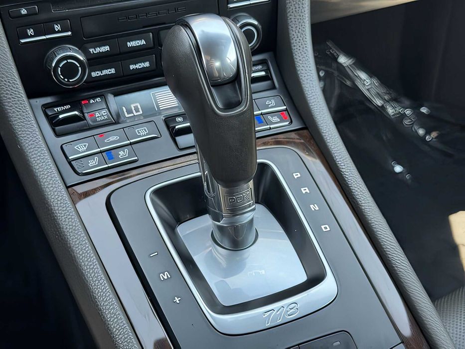 Porsche 718 Cayman      2019