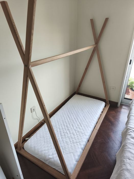 Cama tipi com colchão