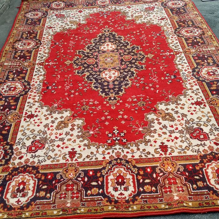 Продам ковёр новый