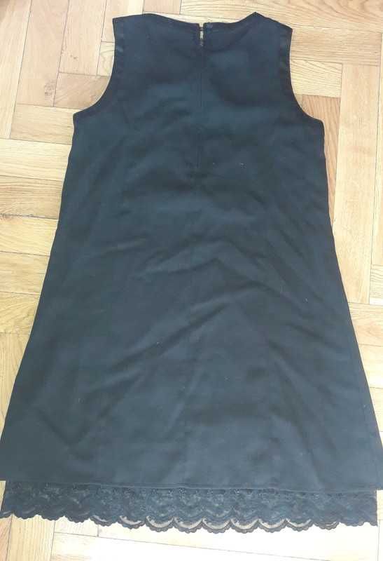 Wyszczuplająca czarna sukienka z koronka i kokarda M/L