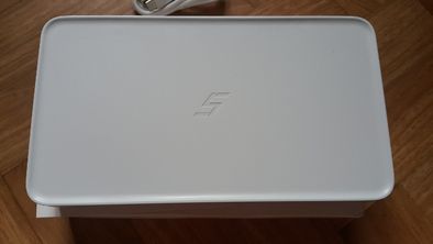 Sterylizator UV smartfonów ładowarka indukcyjna 10W telefon biżuteria