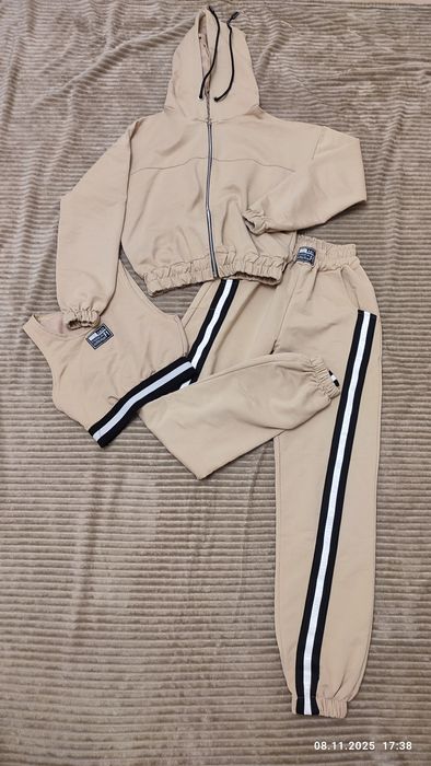 Спорт.костюми 2шт. фіолет та беж 140-146р.