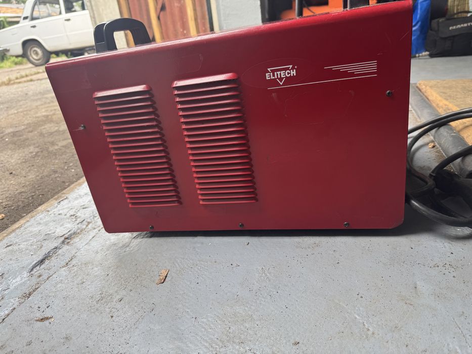 Аргонодуговий зварювальний арарат