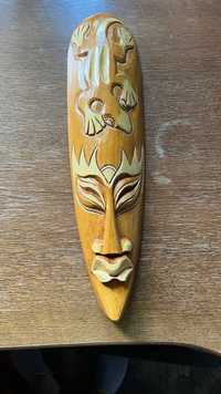 Drewniana maska na wzór Afrykański