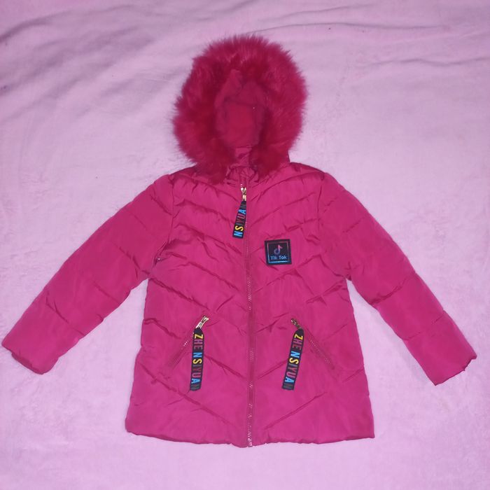 Куртка на дівчинку 6-7 років