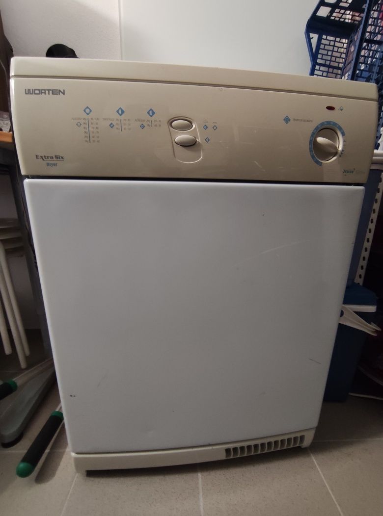 Máquina de secar roupa com avaria
