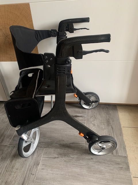 Chodzik balkonik składany czterokołowy BESCO medical Carbon new
