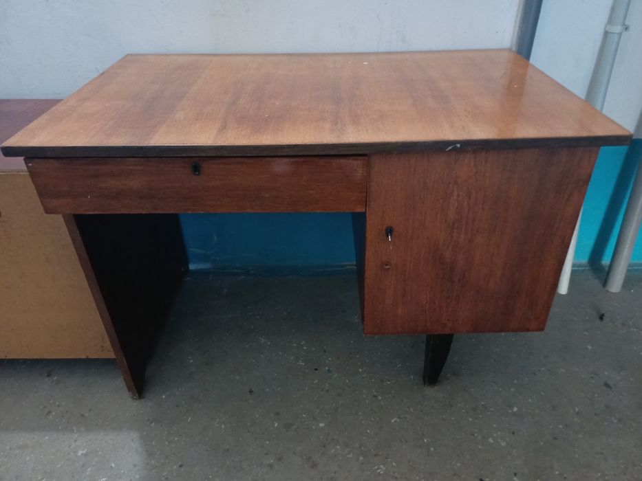 Стіл письмовий з шухлядами