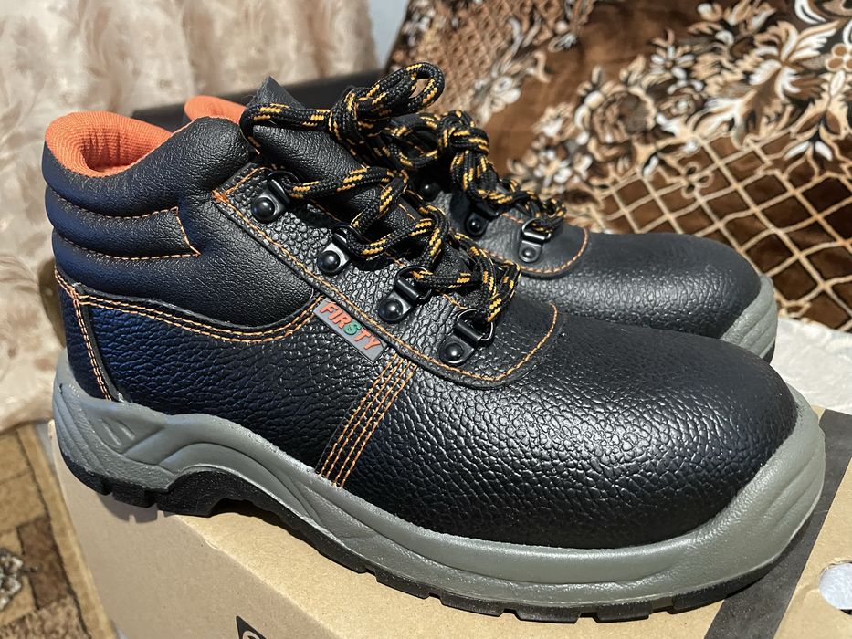 Робочі черевики зі сталевим носком
