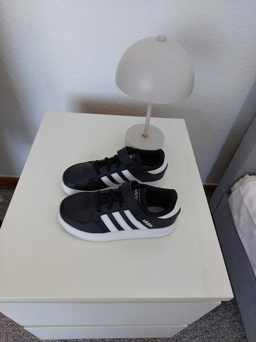 Adidas кросівки на хлопчика 32р