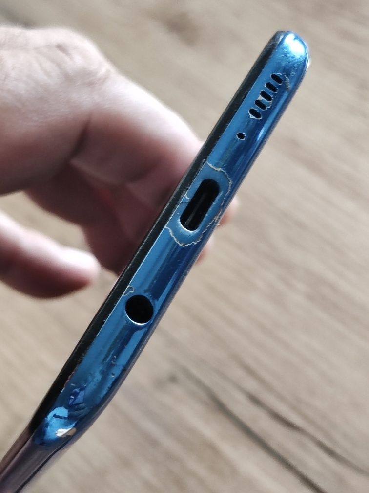 Samsung a50,6/128g полностью рабочий