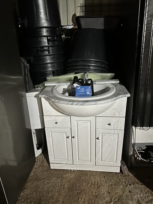 Movel de casa de banho com torneira