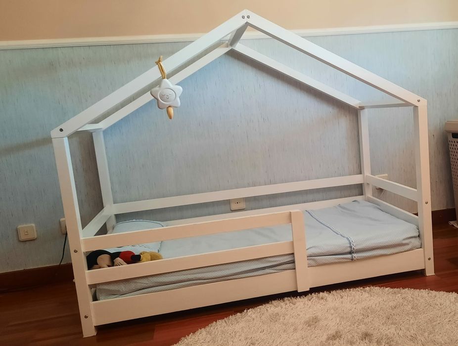 Cama criança casinha c/colchão