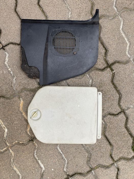 Задній диван, пластик в ногах та пластик багажнику Е30