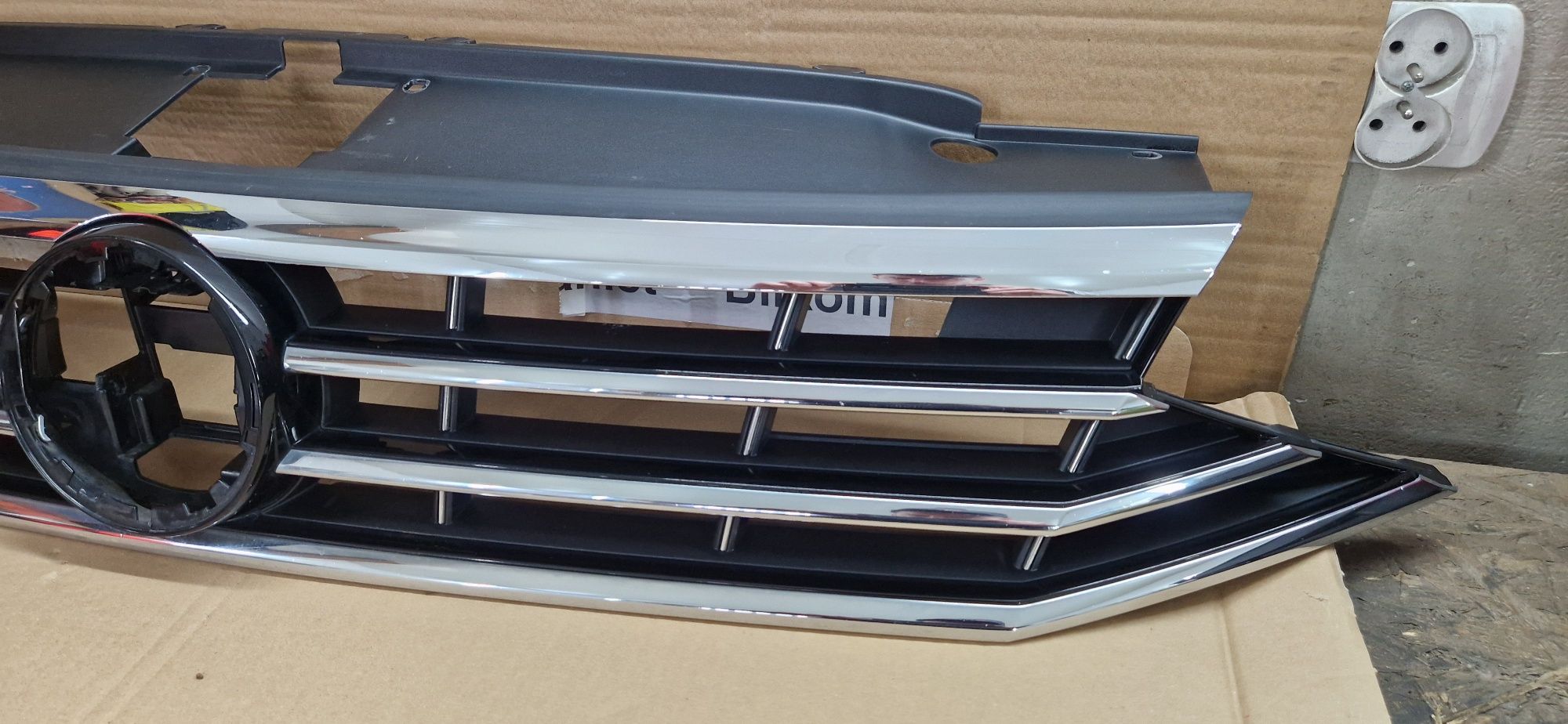 Grill atrapa zderzaka przod Vw Passat b8 lift r-line