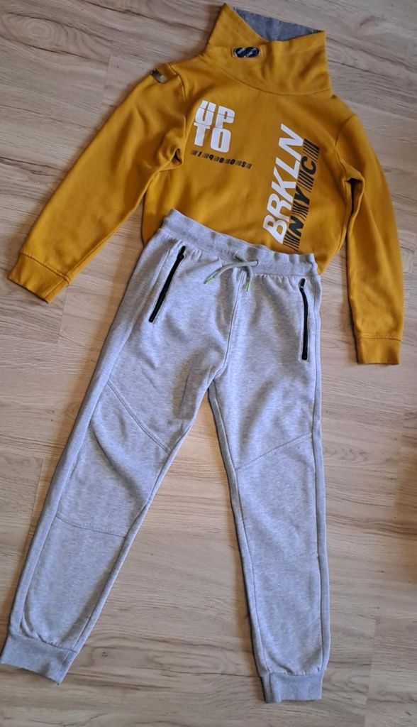 Komplet chłopięcy dresowy. Bluza i spodnie