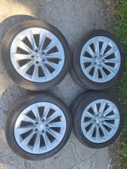Диски з резиною  Tesla Model S 245/45R19
