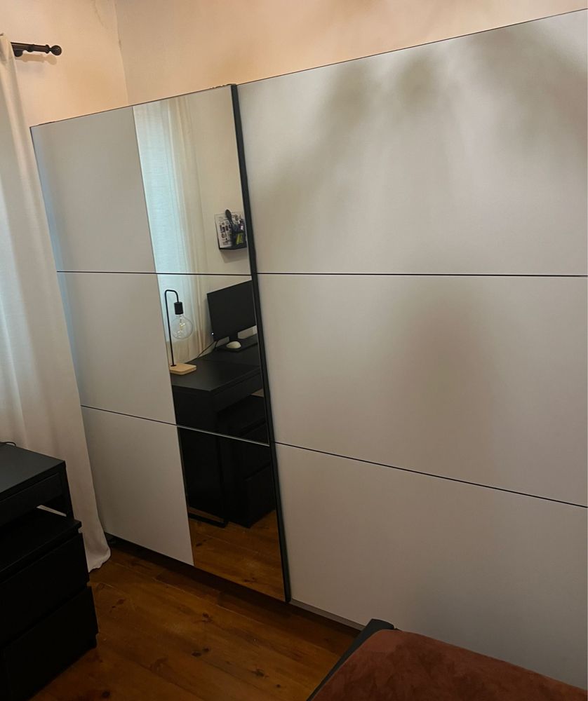 Guarda roupa/ Roupeiro