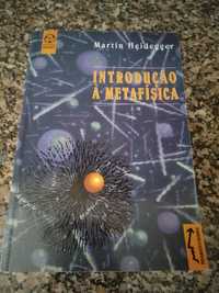 Livro Introdução a Metafísica.  Autor  Martin Heidegger