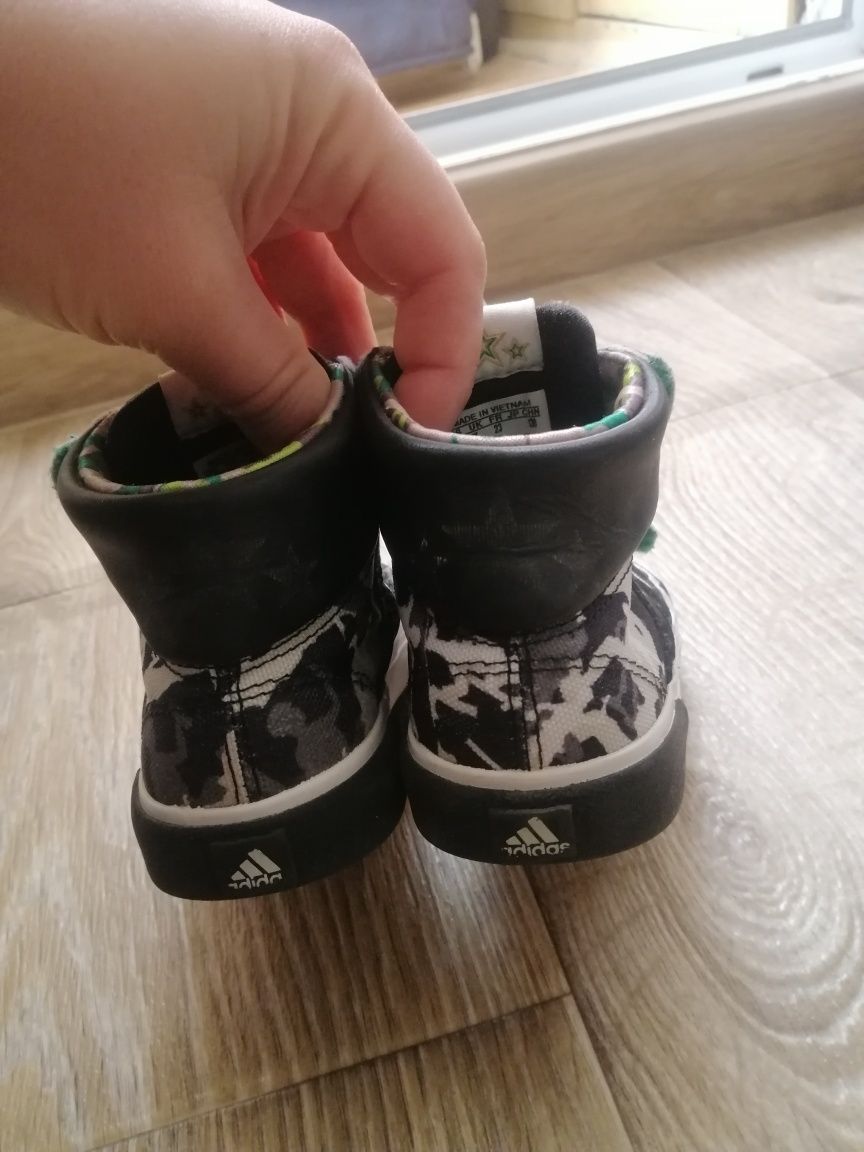 Кроссовки Adidas