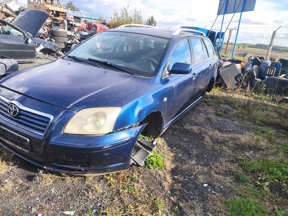 Toyota Avensis t25 kombi 1.8 16v na części