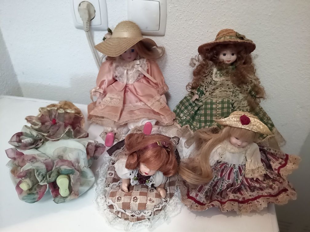 Bonecas de porcelana