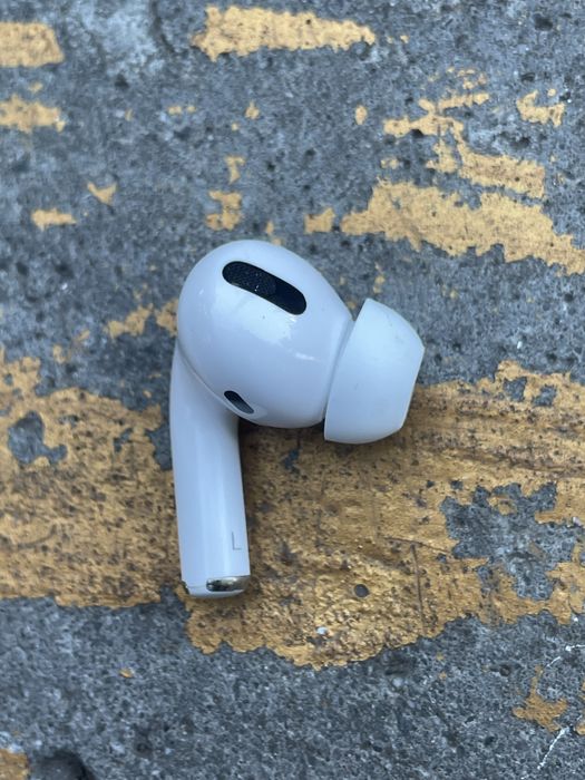Продам AirPods pro Оригінал лівий аирподс про Оригинал