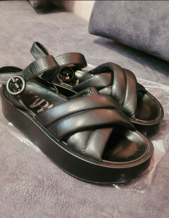 Шкіряні босоніжки від Зара оригінал