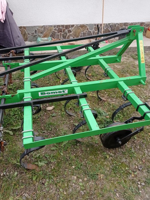 Культиватор 3 рядний з бороною Бомет