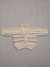 Beżowy wełniany pluszowy zapinany sweter handmade ok. 62 - 68 jak nowy