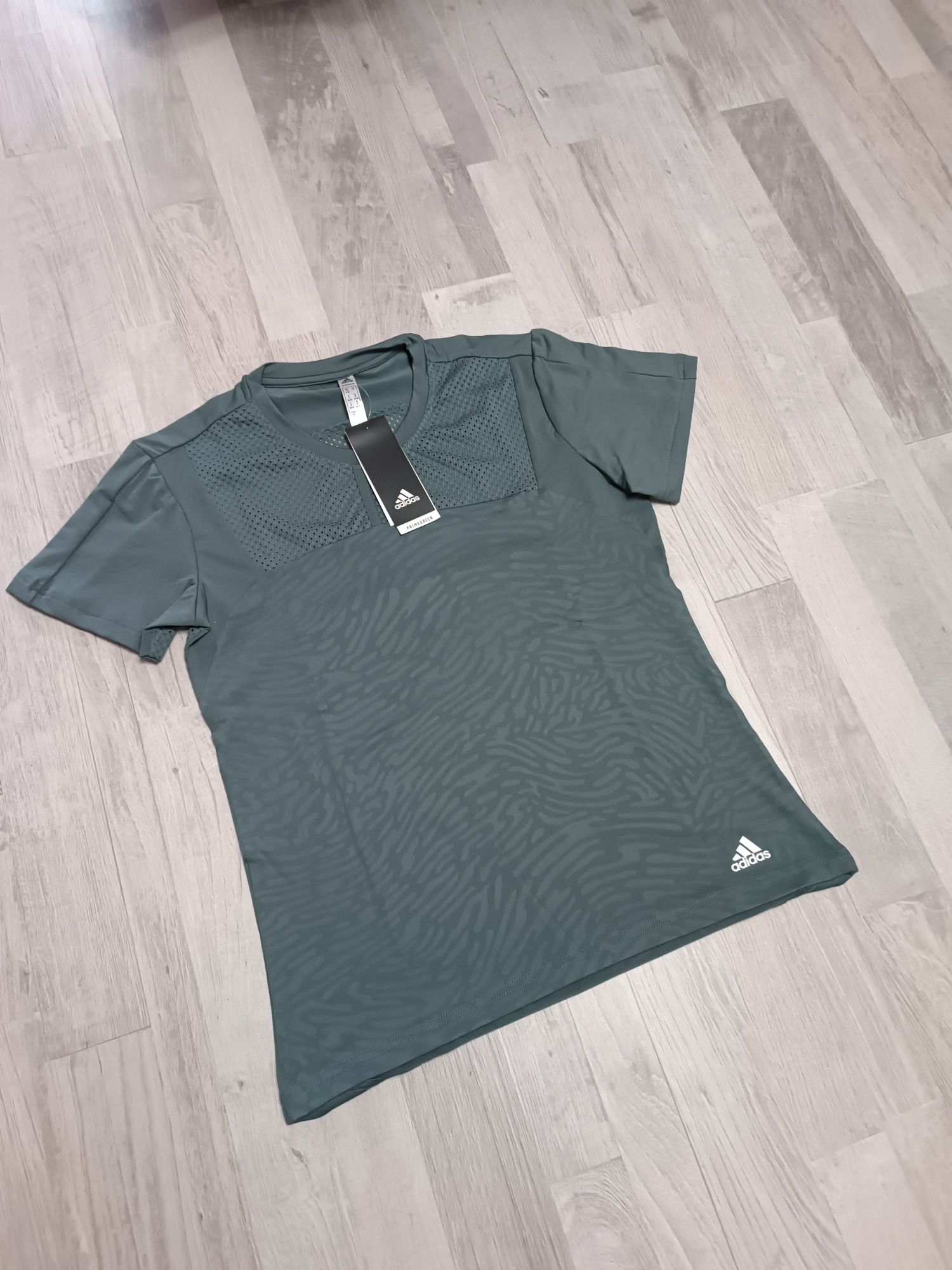 Жіноча футболкв Adidas (оригінал)л