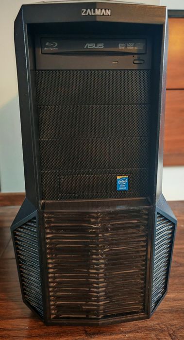 i7-4770K / 16 GB RAM / 1TB HDD + SSD / R9 280X / ASUS Z97 / BeQuiet