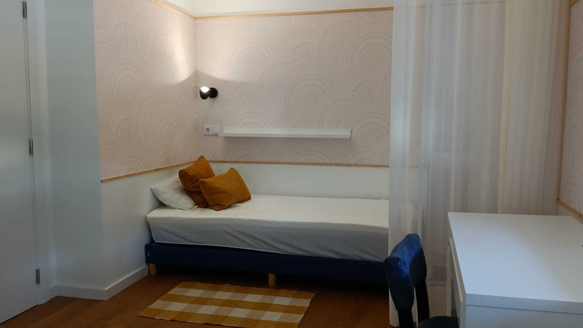 Quarto individual com WC privativo / Coimbra