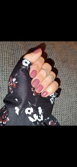 • Manicure hybrydowy • Przedłużenie paznokcii • Henna brwi I rzęsy •