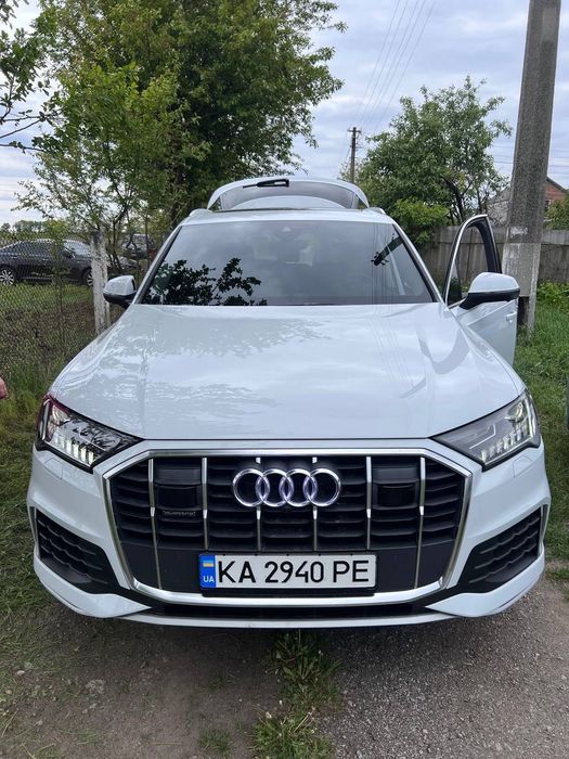 Audi Q7.Quattro Білого кольору кросовер